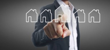 Eller düğme ekran arayüzüne dokunuyor küresel bağlantı müşteri ağ veri alışverişi