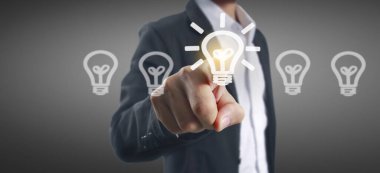 Eller düğme ekran arayüzüne dokunuyor küresel bağlantı müşteri ağ veri alışverişi