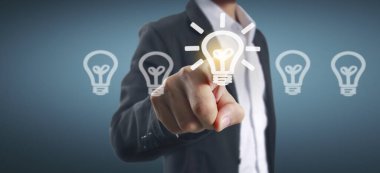 Eller düğme ekran arayüzüne dokunuyor küresel bağlantı müşteri ağ veri alışverişi