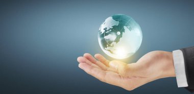 Dünya, insan elinde, gezegenimizi parıl parıl tutuyor. Dünya resmi Nasa tarafından döşenmiştir.