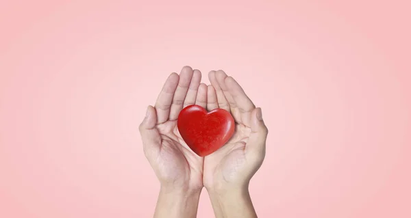 Mani Con Cuore Rosso Salute Del Cuore Concetti Donazione — Foto Stock