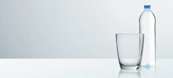 Wasserglas Isoliert Auf Mit Hintergrund Clipping Pfad Enthalten — Stockfoto