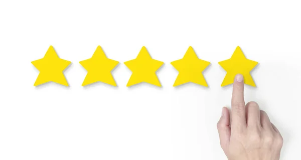 5つ星を高める手 最高の優れたビジネスサービス評価顧客体験のコンセプト — ストック写真