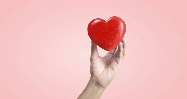 Ruce Držící Červené Srdce Zdraví Srdce Koncepce Darování — Stock fotografie