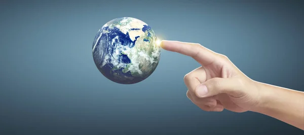 Глобус Земля Людській Руці Тримаючи Нашу Планету Світиться Зображення Землі — стокове фото