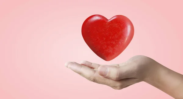 Manos Sosteniendo Corazón Rojo Salud Del Corazón Conceptos Donación —  Fotos de Stock