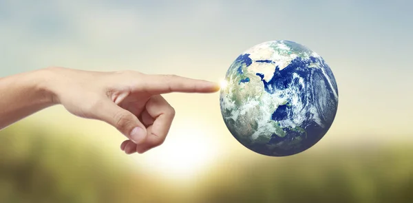 Globe Aarde Hand Onze Planeet Stralend Vasthoudend Aardebeeld Geleverd Door — Stockfoto