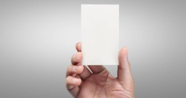 Elinizde sanal bir kart tutuyorsunuz. İzole edilmiş