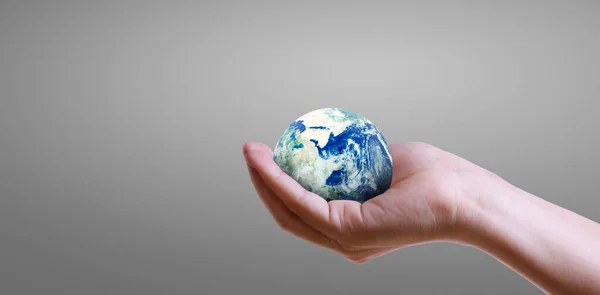 Globe Terre Dans Main Humaine Tenant Notre Planète Rayonnante Image — Photo