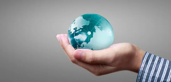 Globus Ziemia Ludzkiej Ręce Utrzymujący Naszą Planetę Blasku Obraz Ziemi — Zdjęcie stockowe