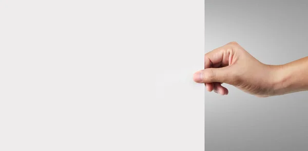 Sluit Een Hand Houden Papier Leeg Voor Brief Papier — Stockfoto