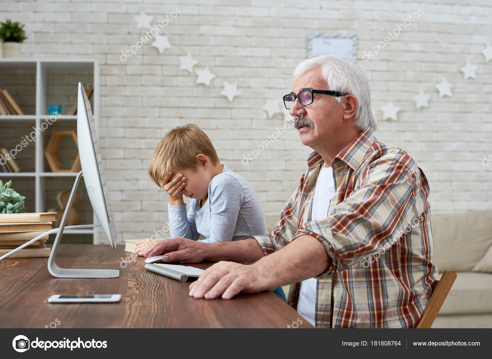 Portrait Little Boy Trying Teach Old Grandpa How Use Modern — Stock Photo © SeventyFour 181808764