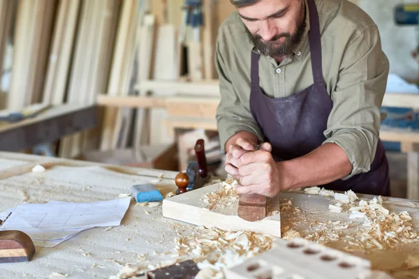Portrait Strong Bearded Carpenter Shaving Piece Wood Plane Tool Workshop — Stock Photo, Image