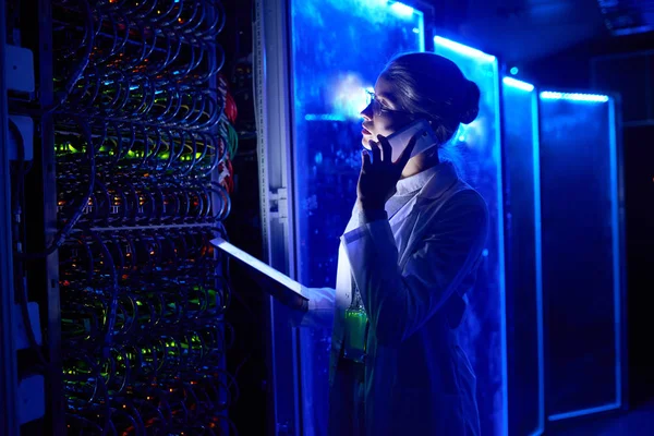 Portrait Beautiful Female Scientist Working Supercomputer Neon Light Speaking Phone — Stock Photo, Image