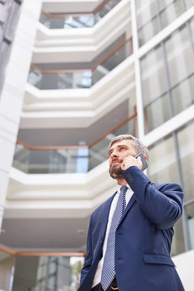 Telefonverhandlungen mit Geschäftspartner — Stockfoto