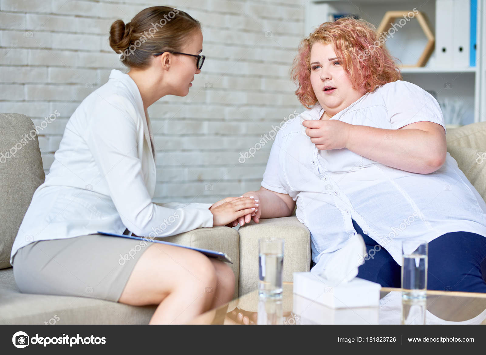 психологоическиепричины лишнего веса. психотерапия ожирения. женщина с лишним весом. проблема лишнего веса. психосоматика лишнего веса у женщин.