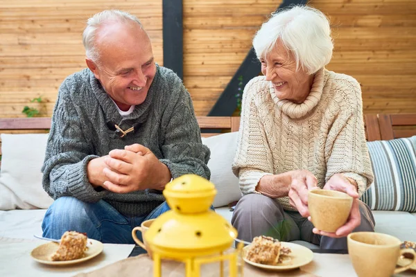 Portrait Happy Senior Couple Laughing Heartily Enjoying Time Together Retirement — Stock Photo, Image