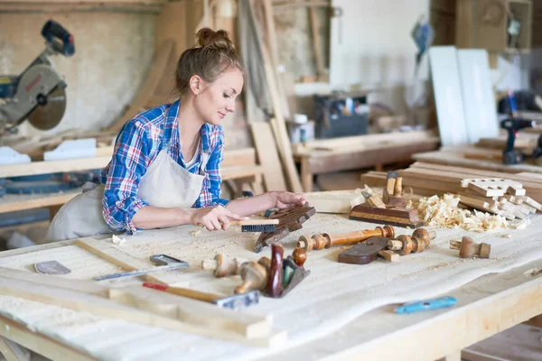 Portrait Joyful Female Carpenter Polishing Wooden Part Modern Workshop Copy — Stock Photo, Image