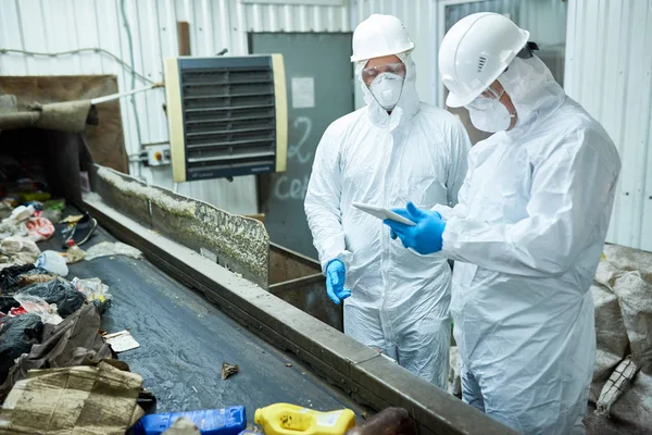 Portrait Two Workers Wearing Biohazard Suits Working Waste Processing Plant — Stock Photo, Image