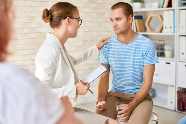 Portrait Female Psychiatrist Consoling Crying Young Man Suffering Despair Group — Stock Photo, Image