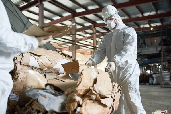 Portrait Factory Worker Wearing Biohazard Suit Sorting Recyclable Cardboard Waste — Stock Photo, Image