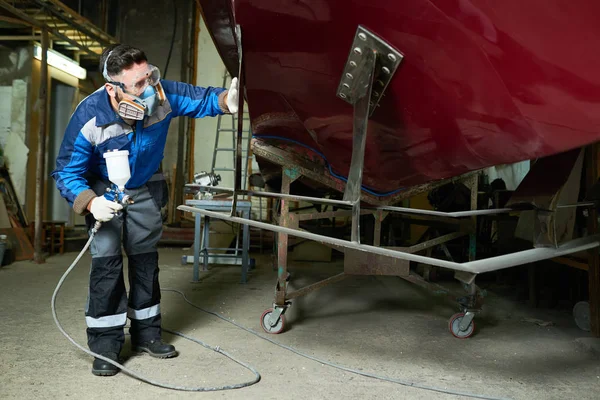 Volledige Lengte Portret Van Werknemer Dragen Beschermend Masker Controleren Coating — Stockfoto