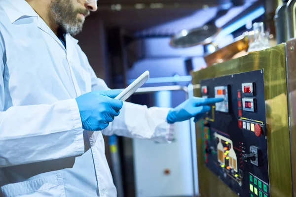 Close Busy Bearded Technical Brewer Lab Coat Using Tablet While — Stock Photo, Image