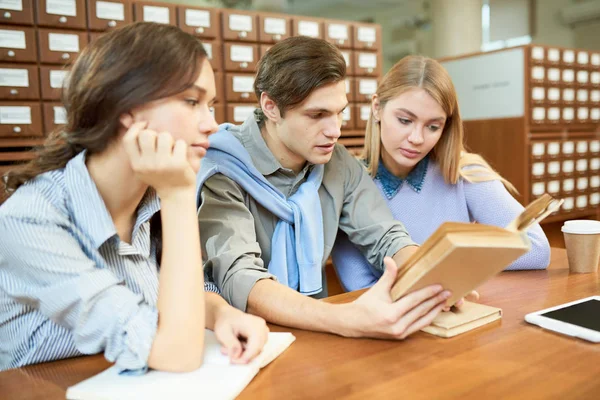 Two Pretty Students Handsome Groupmate Gathered Together Spacious Library Studying — Stock Photo, Image