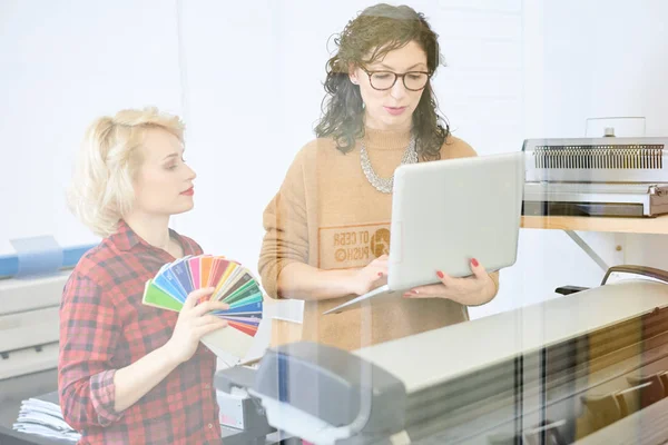 Portrait Two Graphic Designers Using Plotter Machine Operating Laptop Modern — Stock Photo, Image