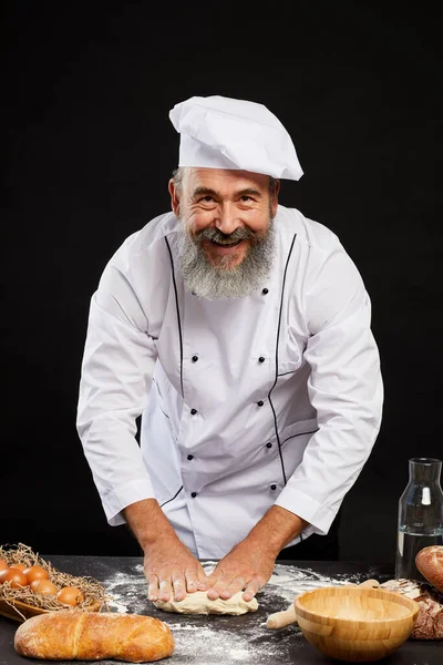 Portrait Charismatic Bearded Baker Making Fresh Bred Smiling Cheerfully Camera — ストック写真