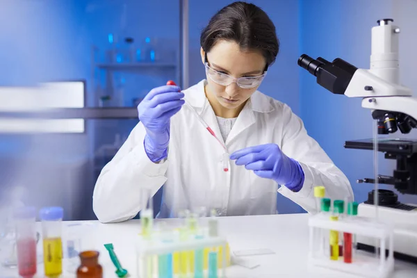 Portrait Young Female Scientist Preparing Blood Sample Using Dropper While — Stock Photo, Image