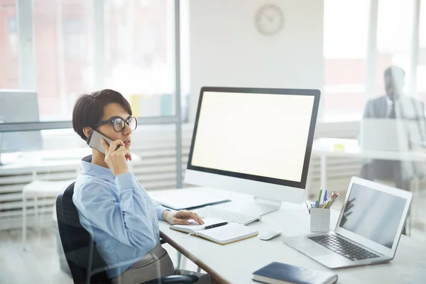 Side View Portrait Young Businesswoman Speaking Phone While Sitting Workplace — Stock Photo, Image