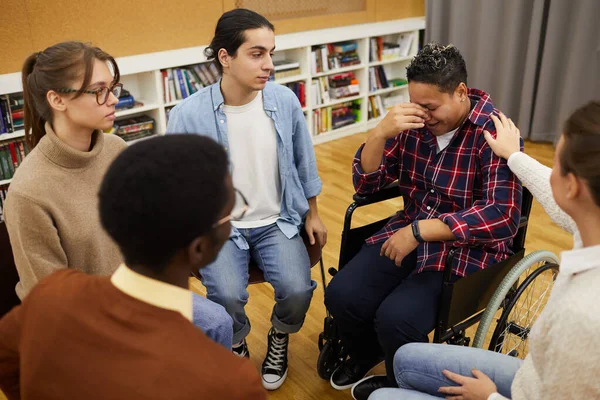 Hoge Hoek Zicht Multi Etnische Groep Van Mensen Zitten Cirkel — Stockfoto