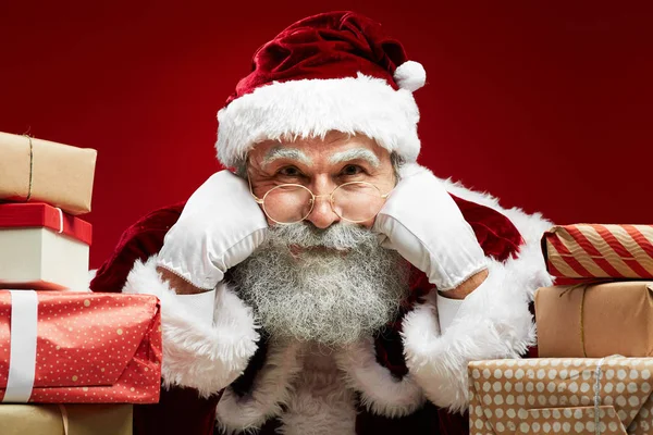 Detail Portrét Pohádky Santa Při Pohledu Kameru Při Pózování Vánoční — Stock fotografie