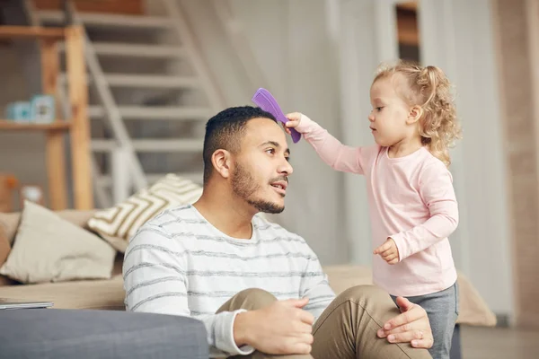 Portrait Cute Little Girl Brushing Hair Mixed Race Dad While — ストック写真