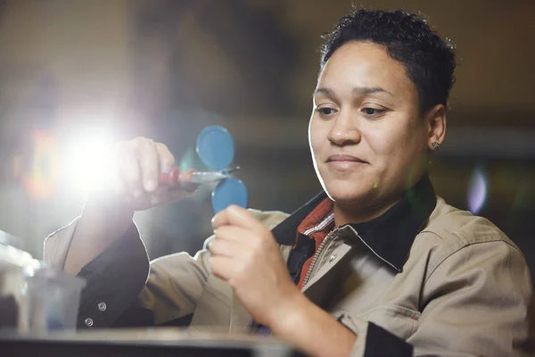 Close Portrait Smiling African American Woman Working Production Line Factory — Stock Photo, Image