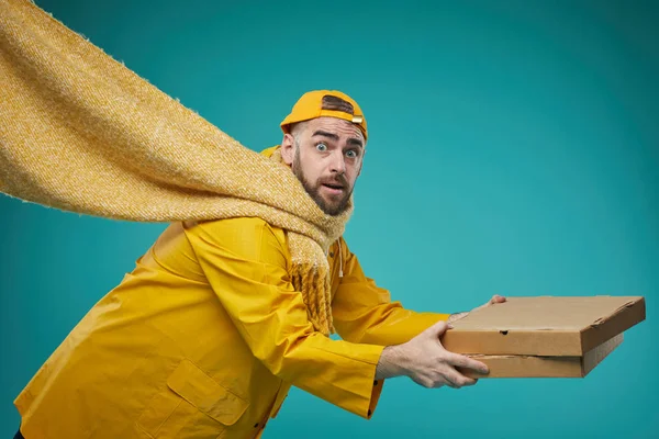 Medium Studio Shot Pizza Delivery Man Slipping Falling Turquoise Background — ストック写真