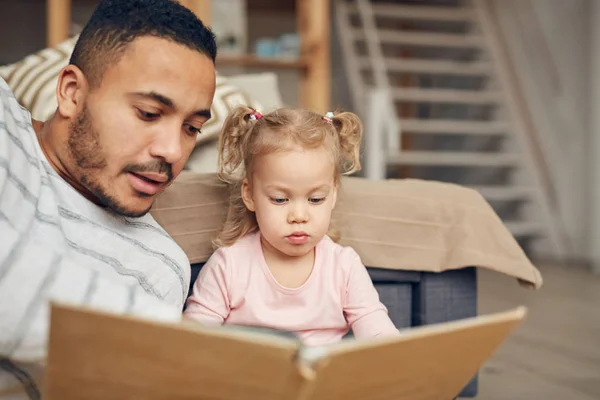 Portrait Young Man Reading Book Cute Little Girl While Enjoying — Stock Photo, Image