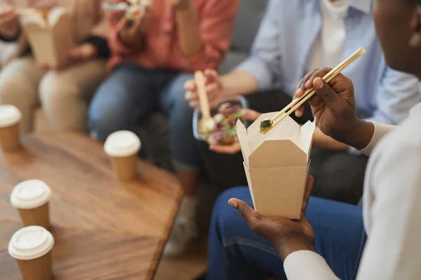 Close Multi Ethnic Group Young People Eating Takeout Food Enjoying — Stock Photo, Image