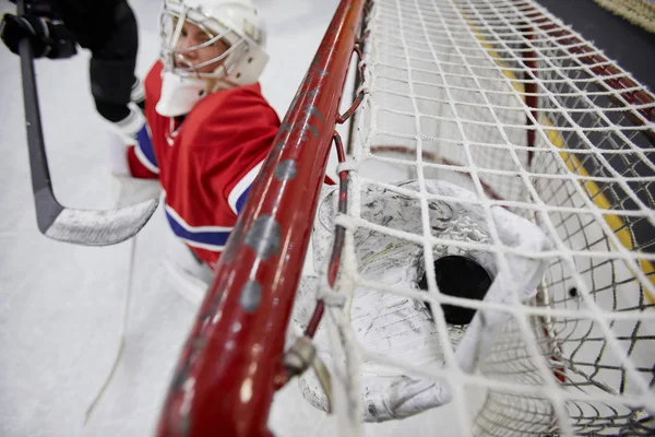 Acción Tiro Equipo Femenino Jugando Hockey Centran Portero Captura Pluck —  Fotos de Stock