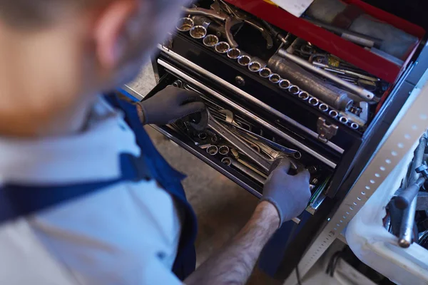 High Angle View Car Mechanic Choosing Tools While Repairing Vehicle — Stock Photo, Image