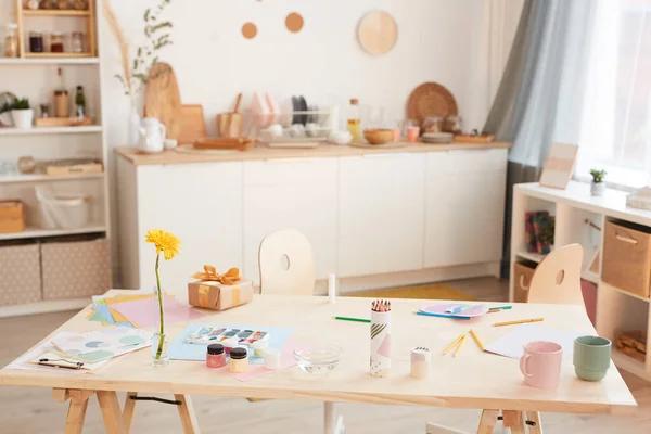 Imagen Fondo Cálido Del Acogedor Interior Cocina Con Mesa Madera — Foto de Stock