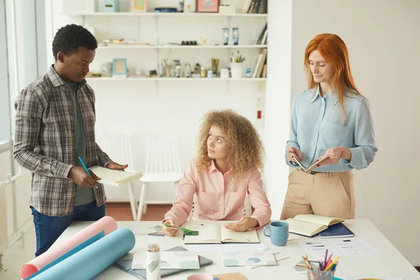 Portrait Creative Business Team Collaborating Design Project Meeting Modern White — Stock Photo, Image