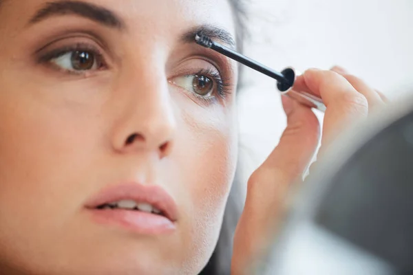 Close Shot Portrait Attractive Young Adult Caucasian Woman Fixing Her — Stock Photo, Image