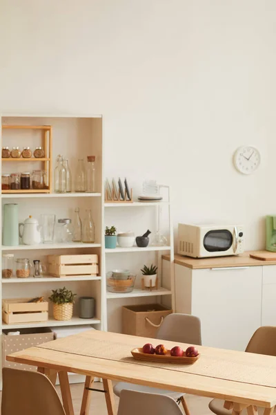 Vertikale Hintergrundbild Der Warmgetönten Küche Interieur Mit Minimalem Design Und — Stockfoto