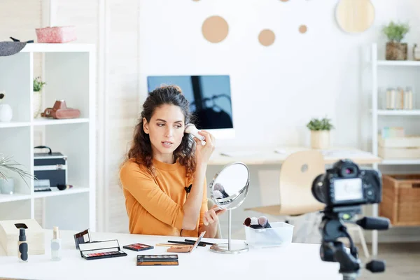 Young Adult Caucasian Woman Doing Casual Make Recording Process Camera — Stock Photo, Image