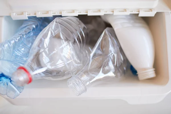 Çöpe Atılan Plastik Şişelerin Arkaplan Resmini Kapat Geri Dönüşüm Atık — Stok fotoğraf