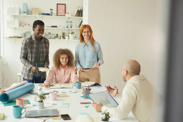 Portrait Une Équipe Affaires Diversifiée Collaborant Projet Entreprise Lors Une — Photo