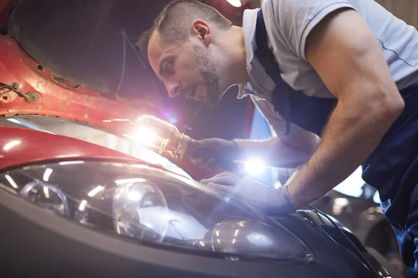 Close Portrait Bearded Car Mechanic Looking Hood Using Flashlight Lamp — Stock Photo, Image