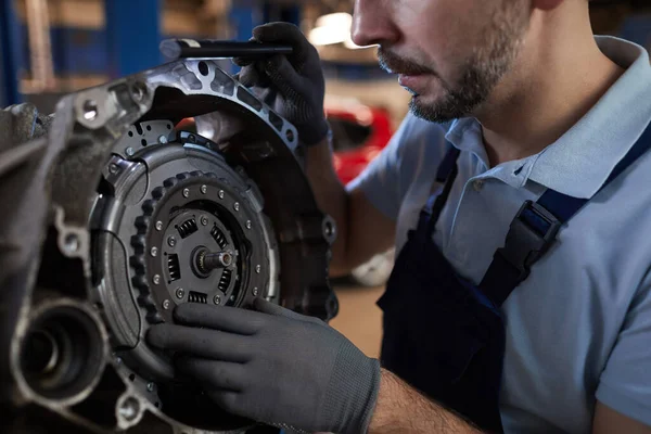 Vista Cerca Reparación Mecánica Del Coche Caja Cambios Taller Automóviles — Foto de Stock